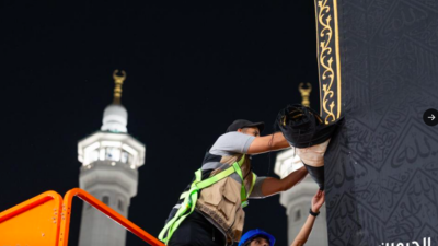 IMG 20250515 203037 Penampakan Ka'bah yang Mulai Dilapisi Kain Putih, Tanda Dibukanya Musim Haji 2025
