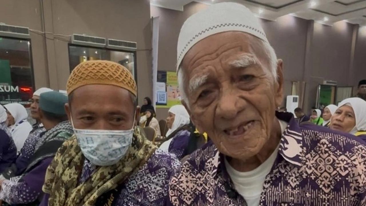 Kisah Jemaah Haji yang Diklaim Usia 104 Tahun, Tuntaskan Ibadah Haji Tanpa Kursi Roda 1 Kisah Jemaah Haji yang Diklaim Usia 104 Tahun, Tuntaskan Ibadah Haji Tanpa Kursi Roda