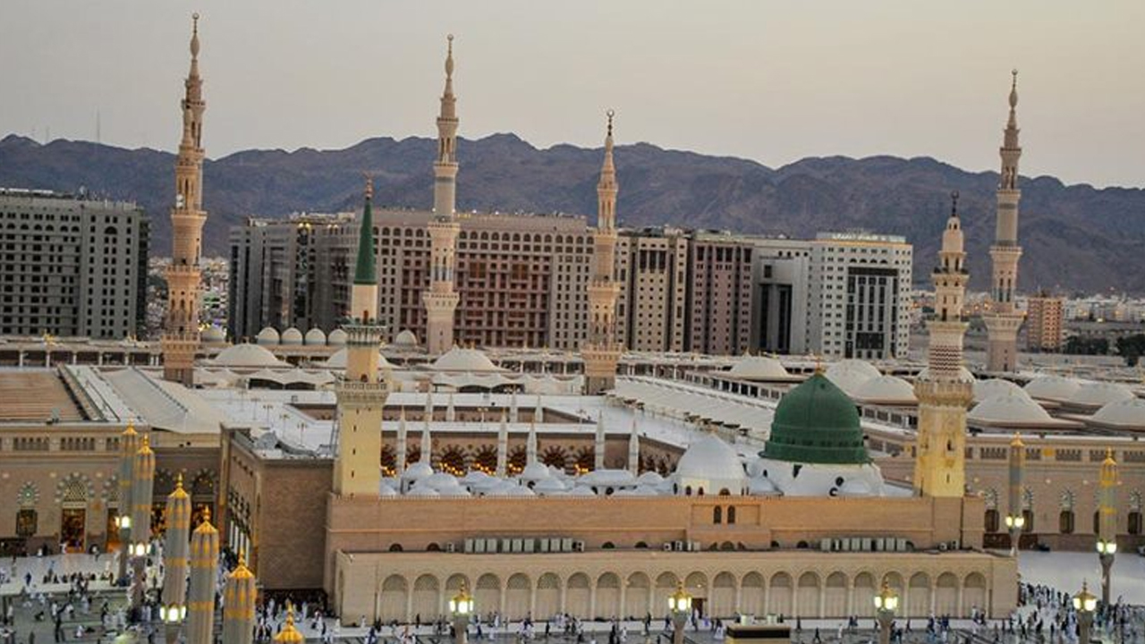 Ada Layanan Telepon Bebas Pulsa di Masjid Nabawi, Pertanyaan Jemaah Makin Mudah Dilayani 1 Ada Layanan Telepon Bebas Pulsa di Masjid Nabawi, Pertanyaan Jemaah Makin Mudah Dilayani