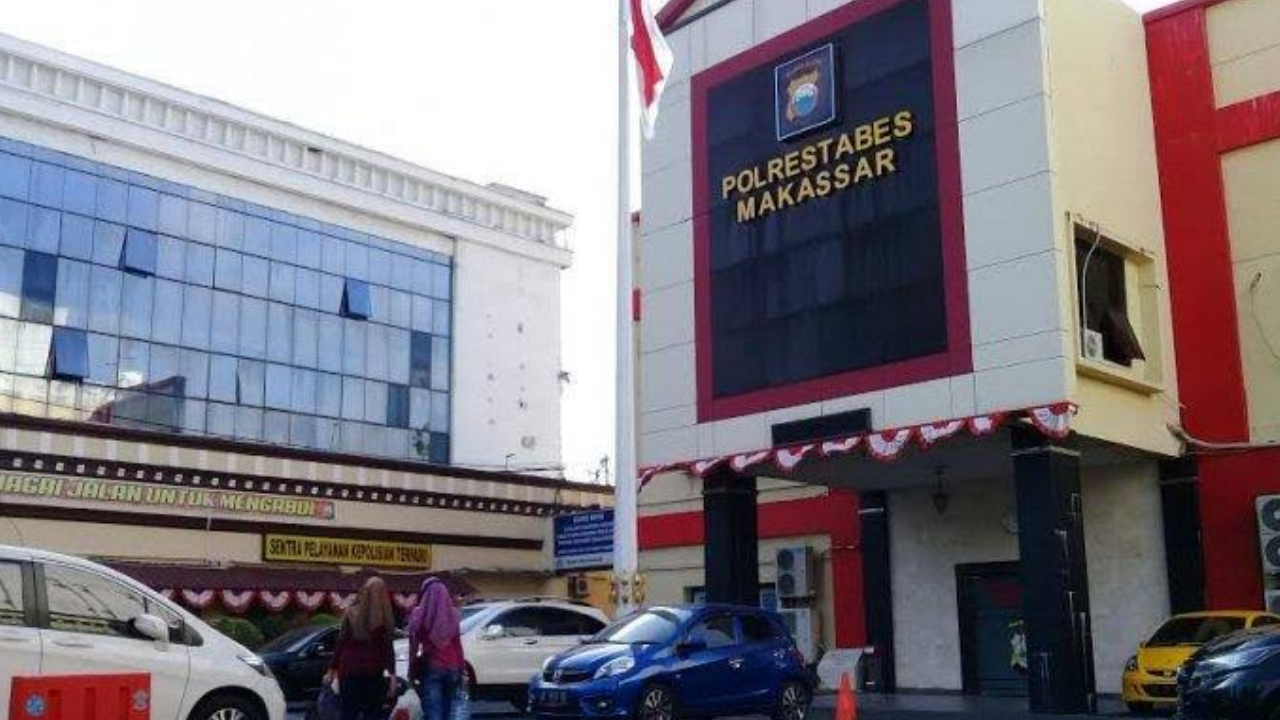 Kasus Penipuan Umrah, Warga Maros Ramai-ramai Lapor ke Polrestabes Makassar 1 Kasus Penipuan Umrah, Warga Maros Ramai-ramai Lapor ke Polrestabes Makassar
