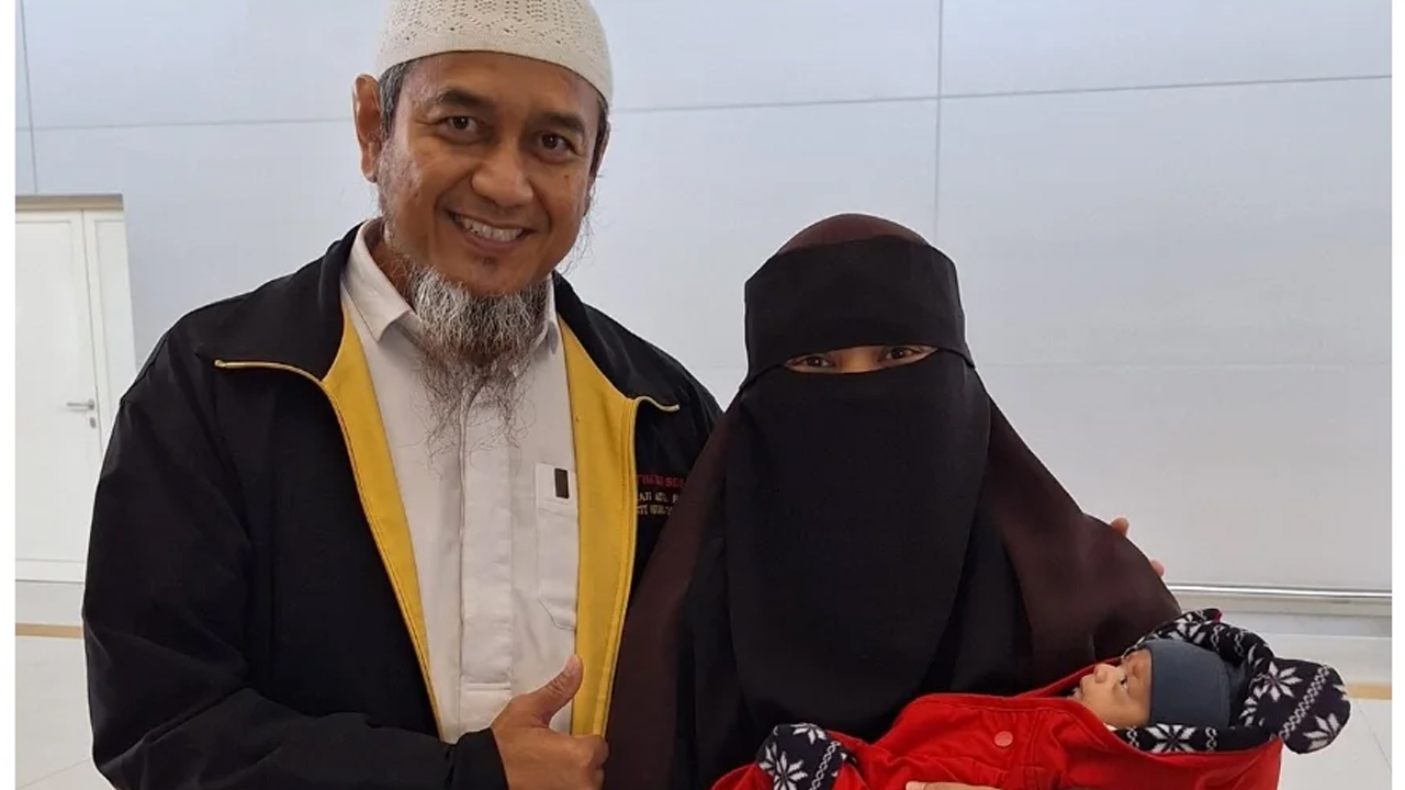 Berangkat Haji Berdua Pulang Bertiga, Pasangan Jemaah Asal Lumajang Ini Dikaruniahi Buah Hati saat Tawaf