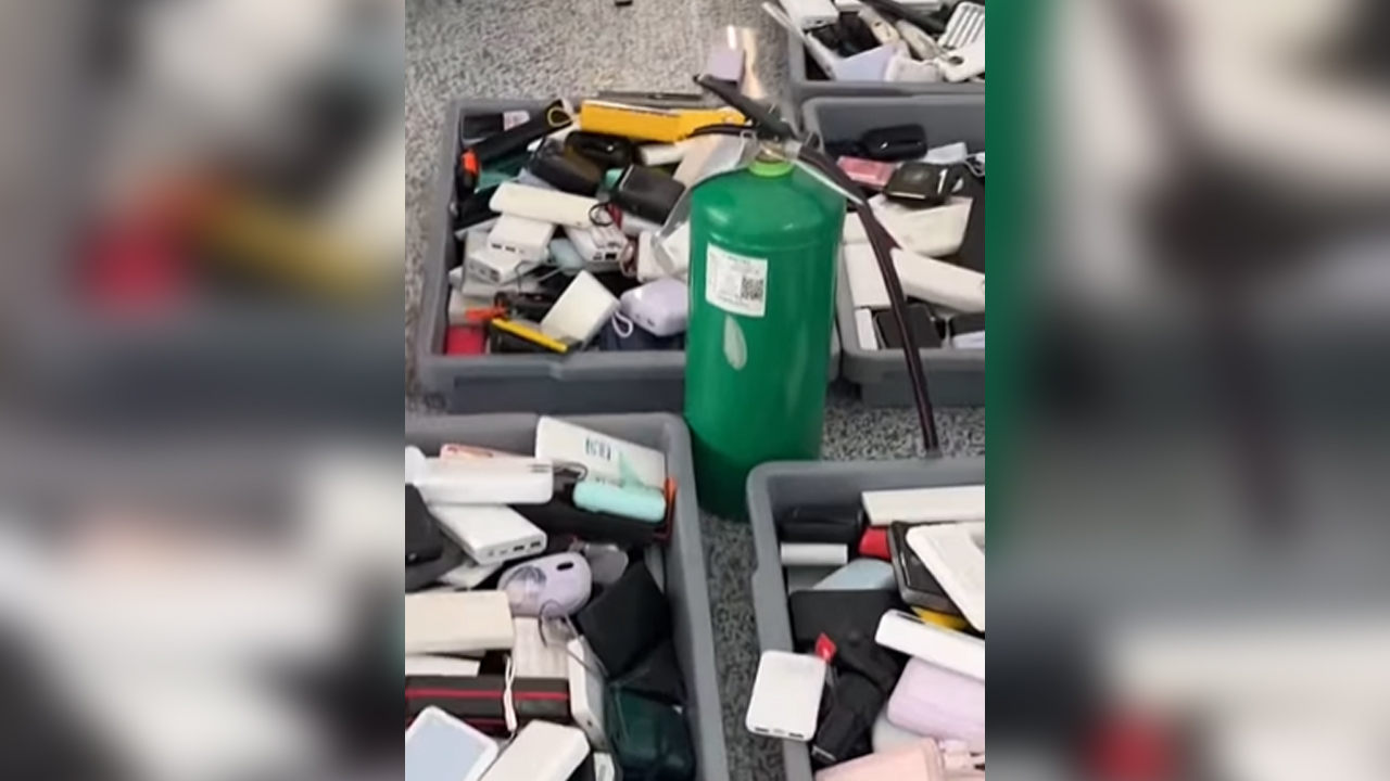 Jangan Sampai Power Bank Kamu Disita di Bandara, Ini Jenis dan Kapasitas yang Dibolehkan Dibawa di Pesawat 1 Jangan Sampai Power Bank Kamu Disita di Bandara, Ini Jenis dan Kapasitas yang Dibolehkan Dibawa di Pesawat