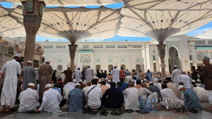 Lebih Prioritas ke Mekkah atau Madinah Dulu Saat Umrah? Ini Pertimbangannya
