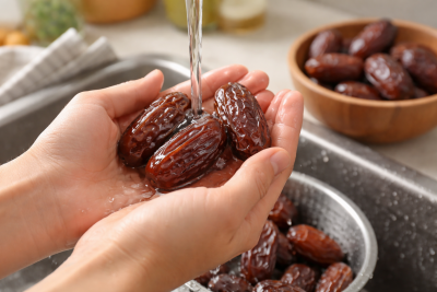 Banyak yang Belum Tahu, Kurma Harus Dicuci Sebelum Dikonsumsi Menurut BPOM Saudi