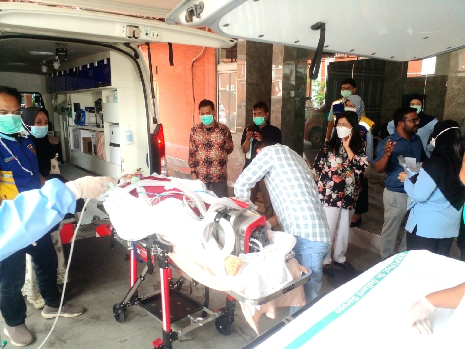 Satu Jemaah Umrah RI Tiba-tiba Tumbang saat Transit di Oman, Dapat Perhatian Penuh Kemenag 1 Satu Jemaah Umrah RI Tiba-tiba Tumbang saat Transit di Oman, Dapat Perhatian Penuh Kemenag