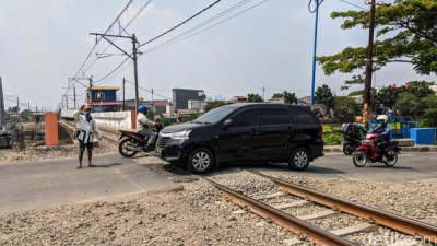 Empat Orang Rombongan Pengantar Calon Haji Meninggal Dunia, Akibat Mobil Tertabrak Kereta Argo Bromo