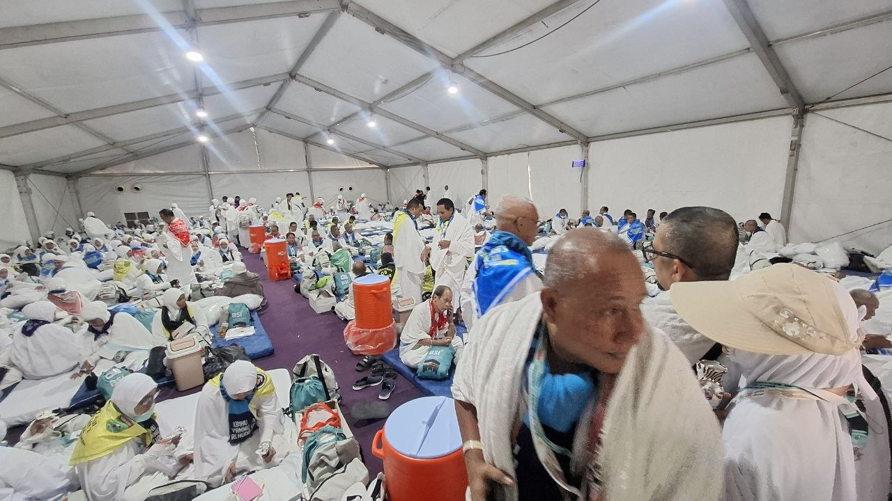 Puncak Haji Dimulai, Jutaan Jemaah Bergerak ke Arafah Dipantau Drone dan Teknologi AI Arab Saudi 1 Puncak Haji Dimulai, Jutaan Jemaah Bergerak ke Arafah Dipantau Drone dan Teknologi AI Arab Saudi