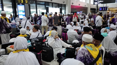 360 Jemaah Umrah Tertahan di Bandara Makassar, Garuda Ungkap Kendala Visa