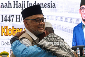 Menhaj RI Turun Langsung Sambut Kepulangan Kloter 17 Debarkasi Makassar, Imbau Jaga Kemabruran Haji