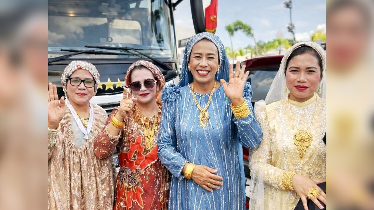 Jemaah Haji Sulsel Diingatkan Tetap Kenakan Batik dan Tutup Aurat Saat Tiba di Kampung Halaman 1 Jemaah Haji Sulsel Diingatkan Tetap Kenakan Batik dan Tutup Aurat Saat Tiba di Kampung Halaman