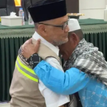 Dipeluk Menteri Haji, Jamaah Tunanetra Asal Sinjai Terharu Namanya Diabadikan untuk Masjid yang Dibangun di Saudi