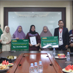 Tazkiyah Tour Serahkan Asuransi ke Keluarga Jemaah Haji yang Wafat, Kemenhaj Apresiasi