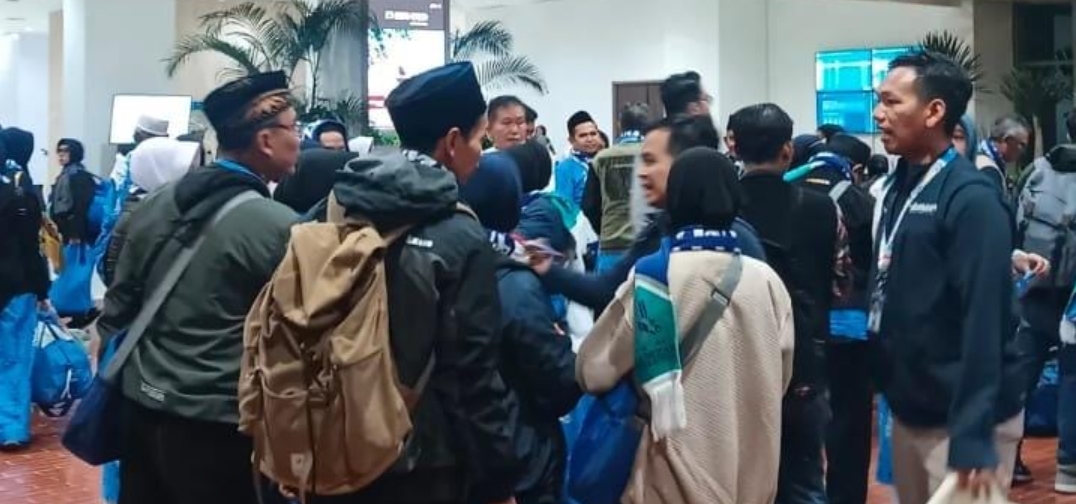Jemaah Umrah Asal Kuningan Batal Berangkat Gegara Visa Baru Terbit Saat Pesawat Lepas Landas
